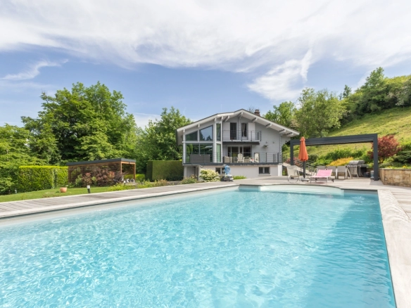 BLUFFY - maison 8 pièces - jardin avec piscine vue montagnes