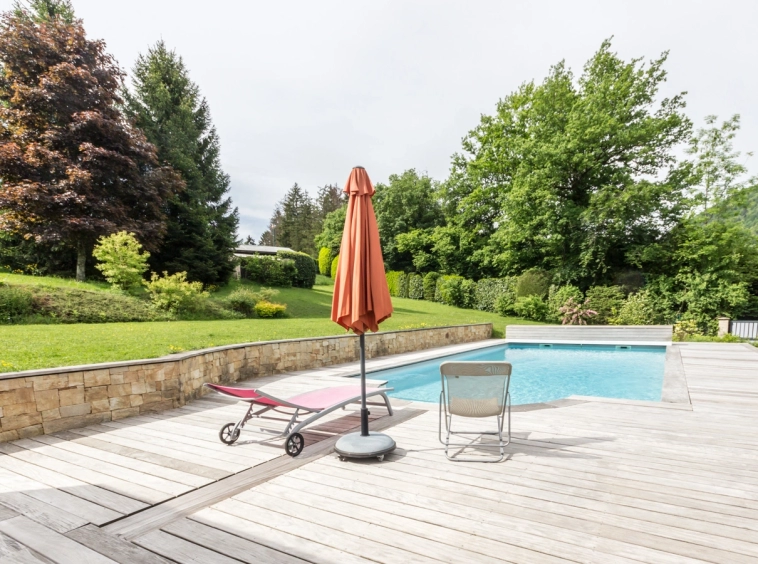 BLUFFY - maison 8 pièces - jardin avec piscine vue montagnes