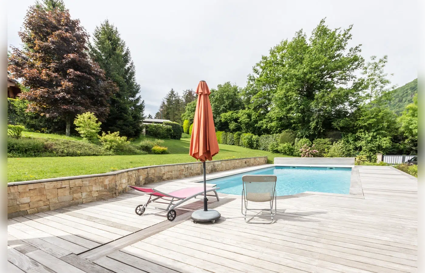 BLUFFY - maison 8 pièces - jardin avec piscine vue montagnes