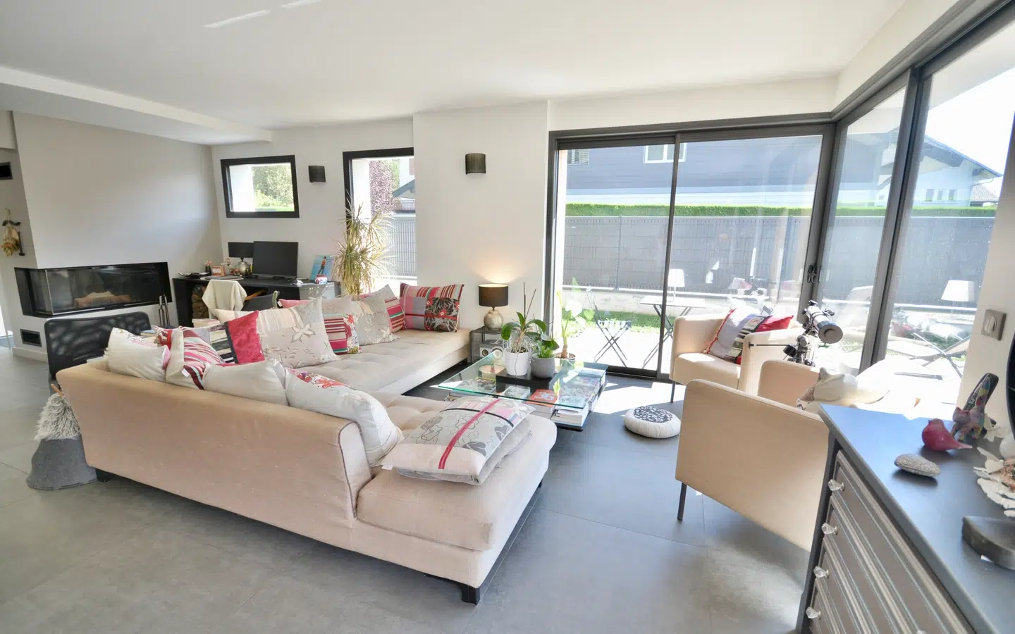 Petit port Annecy le Vieux: maison 6 pièces rénovée