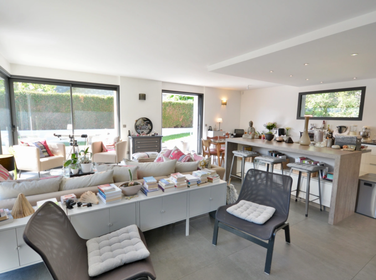 Petit port Annecy le Vieux: maison 6 pièces rénovée