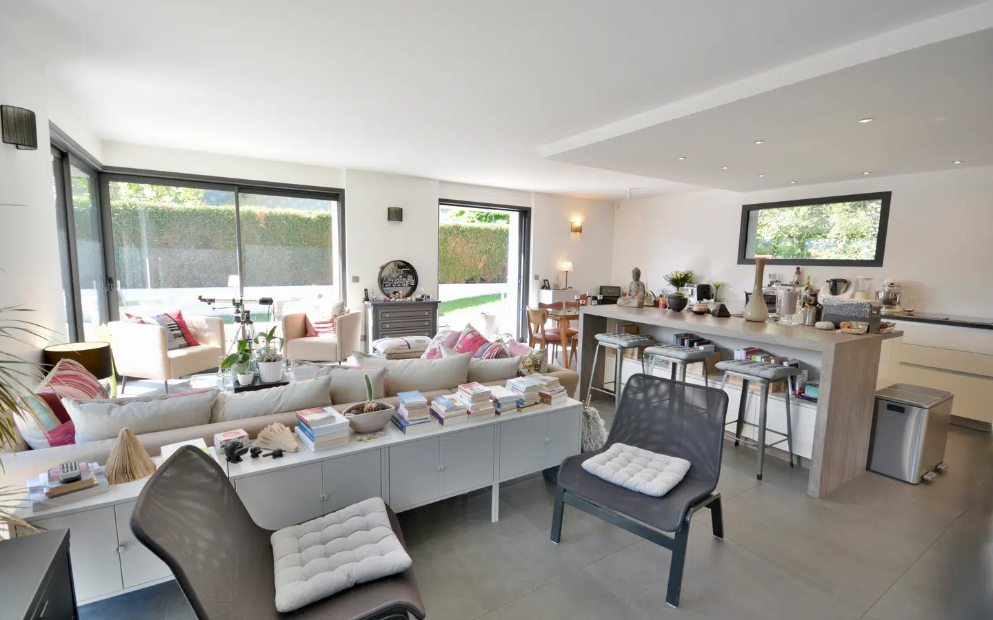 Petit port Annecy le Vieux: maison 6 pièces rénovée