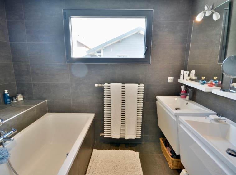 Petit port Annecy le Vieux: maison 6 pièces rénovée
