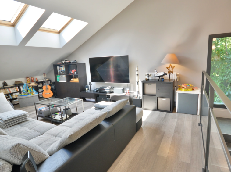Petit port Annecy le Vieux: maison 6 pièces rénovée
