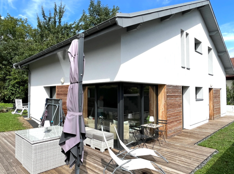 Petit port Annecy le Vieux: maison 6 pièces rénovée