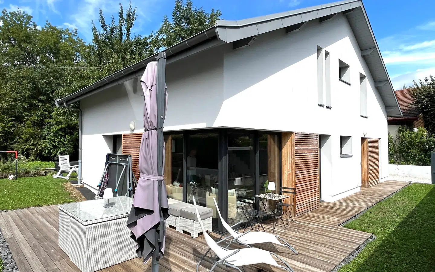 Petit port Annecy le Vieux: maison 6 pièces rénovée