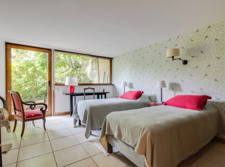 SEVRIER - Maison type loft 8 pièces - terrain paysagé