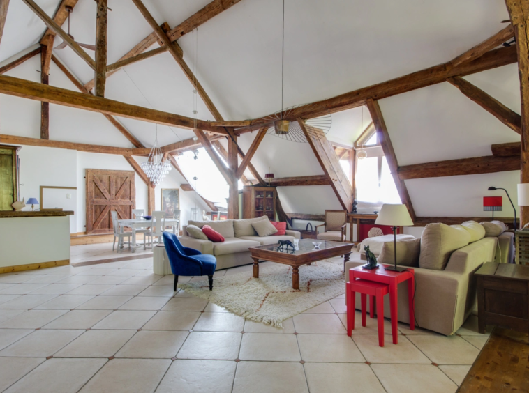 SEVRIER - Maison type loft 8 pièces - terrain paysagé