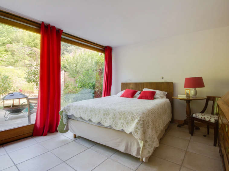 SEVRIER - Maison type loft 8 pièces - terrain paysagé