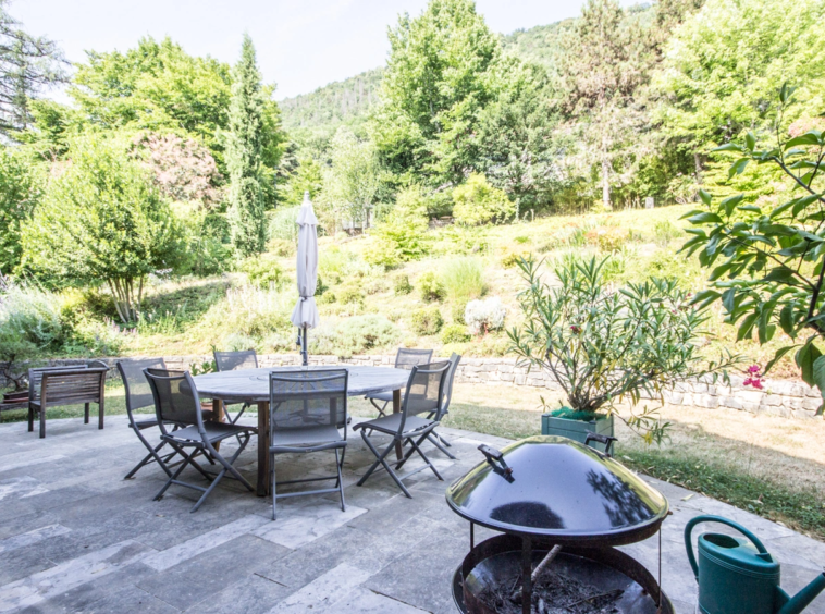 SEVRIER - Maison type loft 8 pièces - terrain paysagé