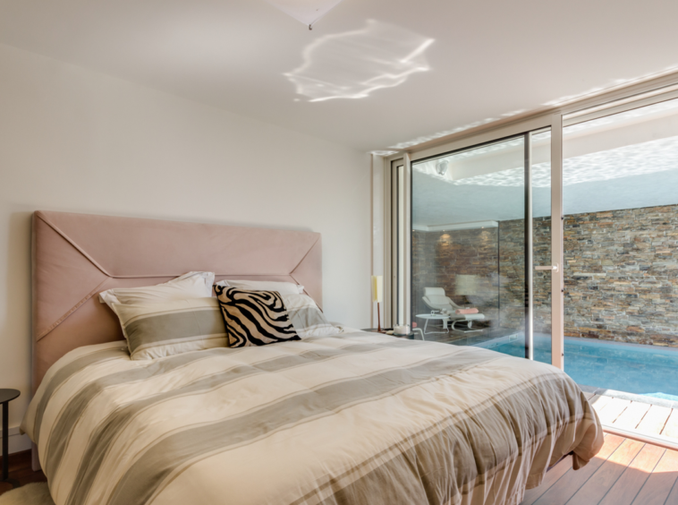 Chambre accès piscine