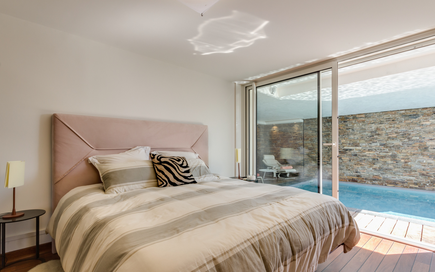 Chambre accès piscine