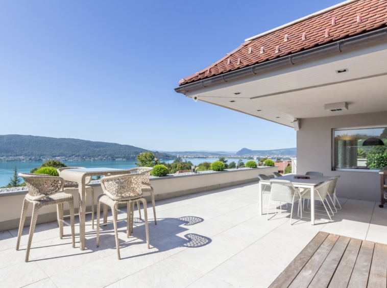 Terrasse avec vue lac