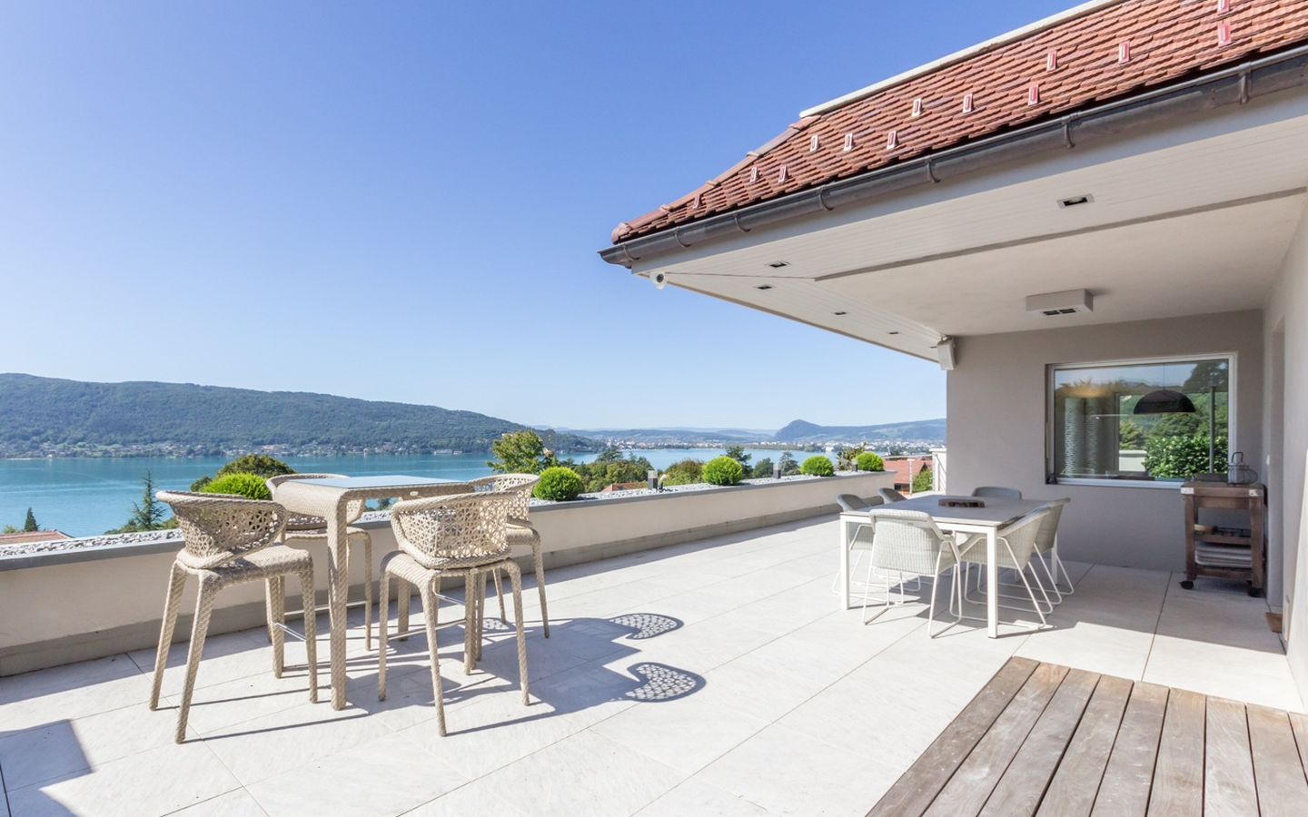 Terrasse avec vue lac