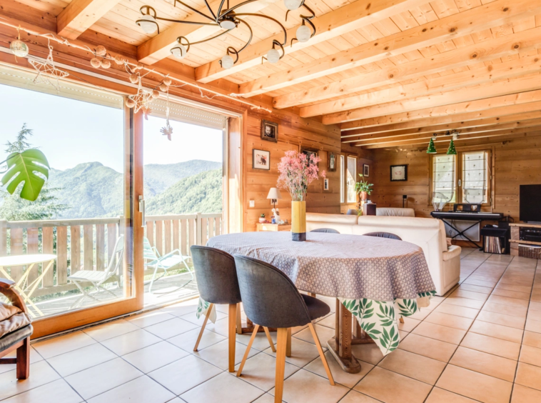 Salle à manger avec vue