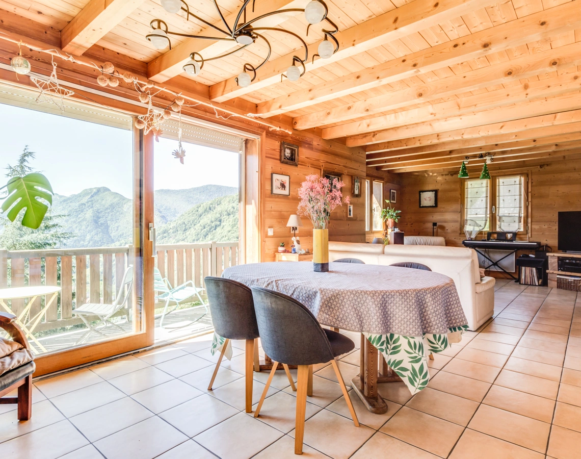 Salle à manger avec vue