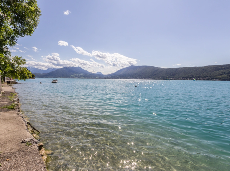 Pieds dans l'eau