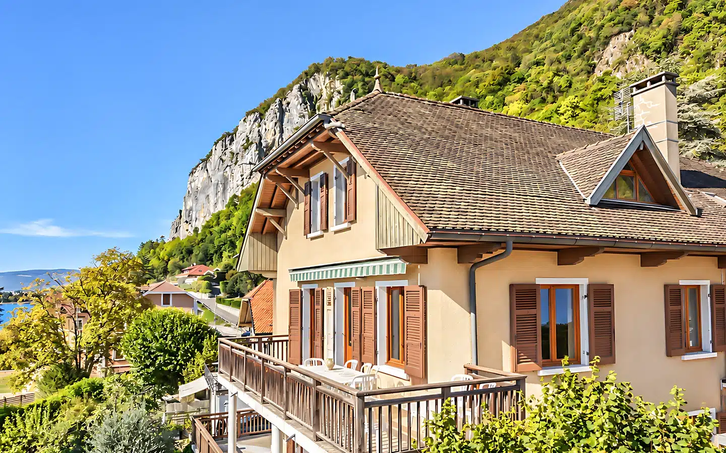 VEYRIER-DU-LAC-APPARTEMENT-8-PIECES-PIEDS-DANS-L EAU (20 sur 21)