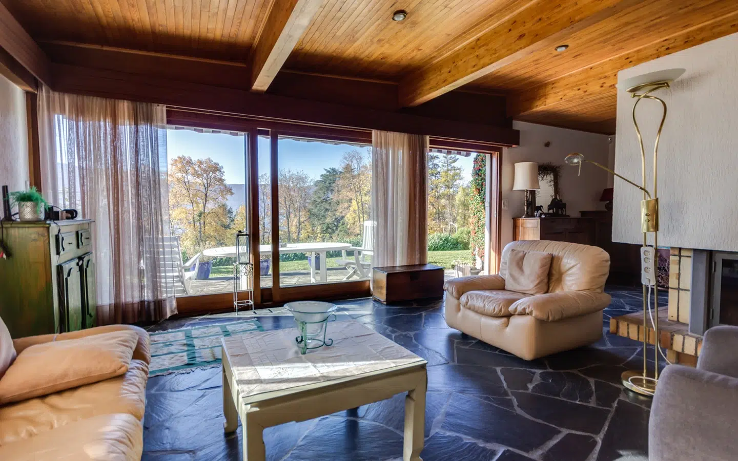 Salon ouvert sur terrasse