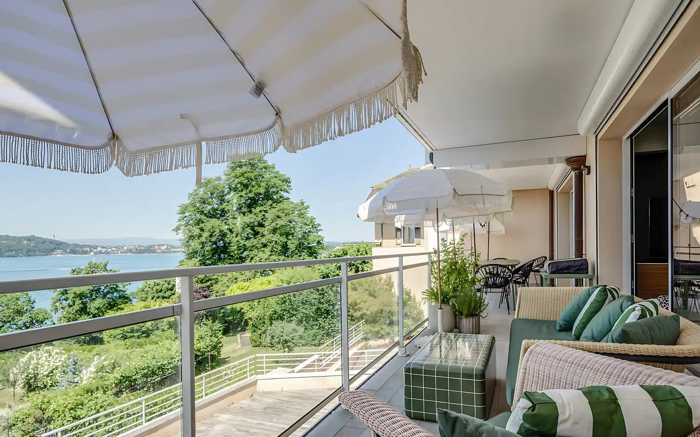 terrasse vue lac d'Annecy