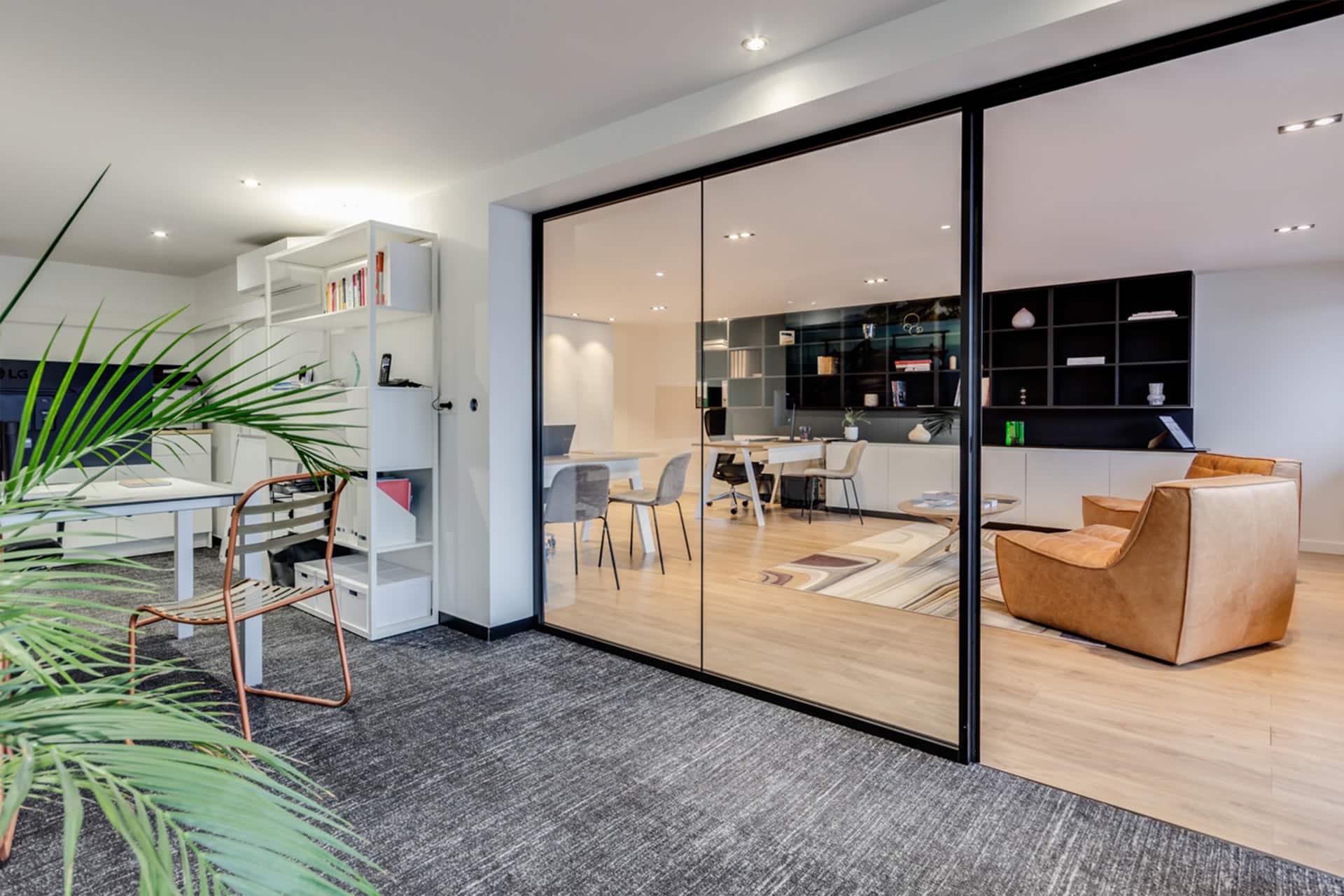 Intérieur de l’agence Sweet Property à Veyrier-du-Lac, accueil et accompagnement immobilier haut de gamme