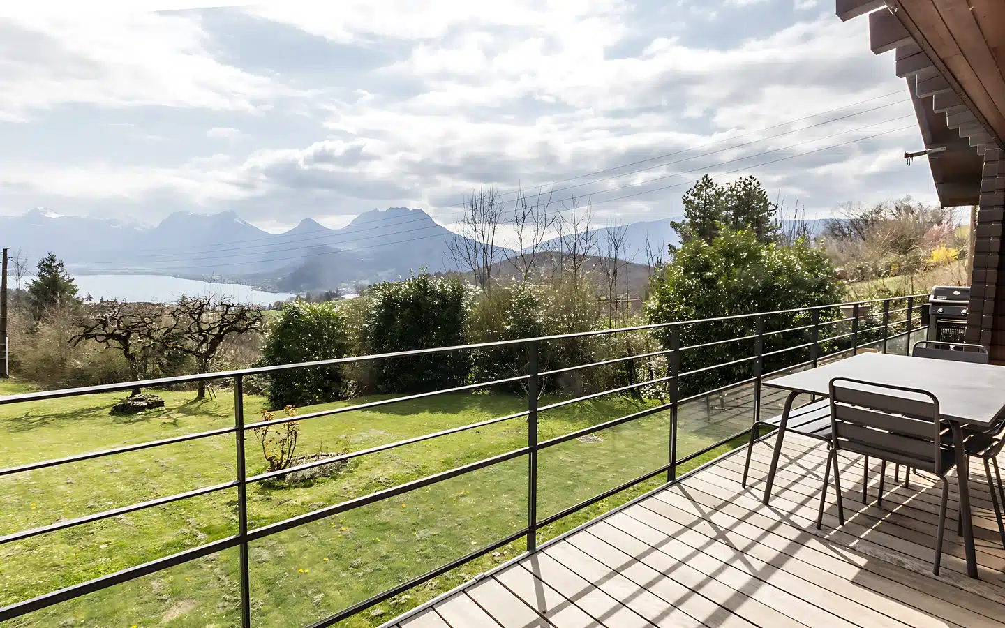 TALLOIRES - Maison rénovée avec une vue sur le lac et les montagnes-3