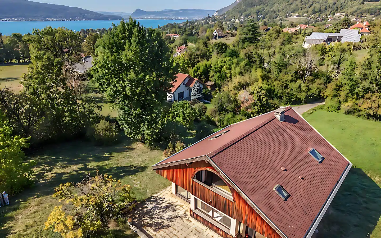 TALLOIRES-PROCHE-GOLF-MAISON-ARCHITECTE-5-PIECES-VUE-LAC-ET-MONTAGNES (2 sur 11)