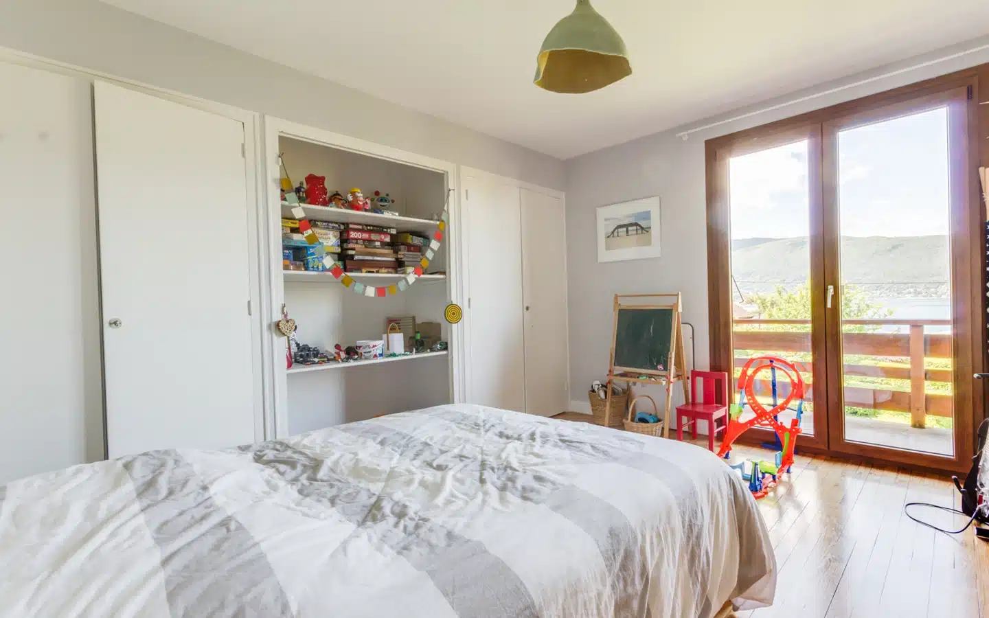 chambre avec balcon vue lac